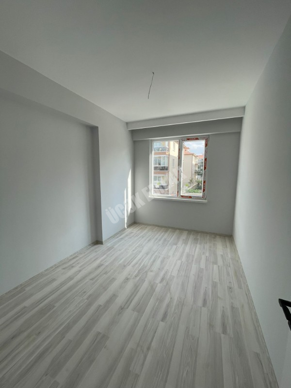 AFYON ÜÇOK EMLAKTAN KANLICA MAH 3+1 110M² SIFIR AYARINDA TEMİZ BAKIMLI KİRALIK DAİRE 