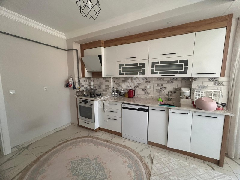 AFYTON ÜÇOK EMLAKTAN FATİH MAH SIFIR AYARINDA 2+1 80M² KİRALIK DAİRE