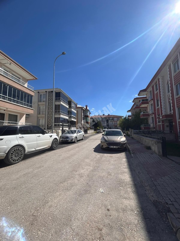AFYTON ÜÇOK EMLAKTAN FATİH MAH SIFIR AYARINDA 2+1 80M² KİRALIK DAİRE