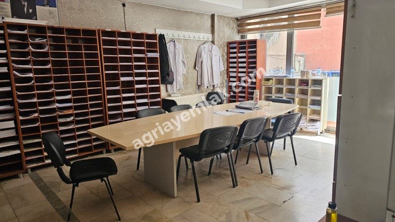 Ağrı Merkezde Satılık Yaklaşık 1500 M2 Kurumsal Kiracılı İş Yeri