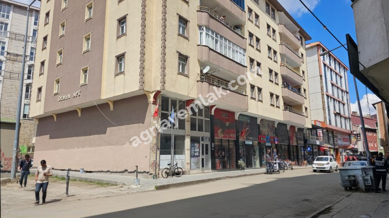 Ağrı Merkezde Satılık Yaklaşık 1500 M2 Kurumsal Kiracılı İş Yeri