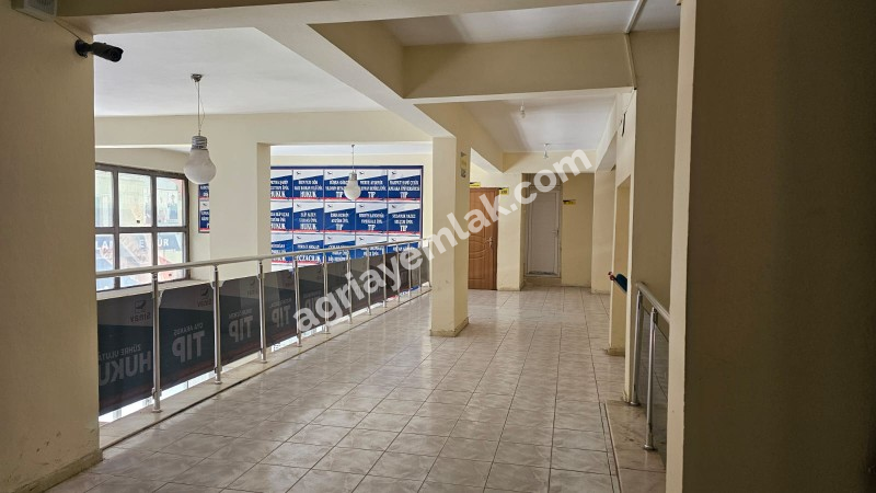 Ağrı Merkezde Satılık Yaklaşık 1500 M2 Kurumsal Kiracılı İş Yeri