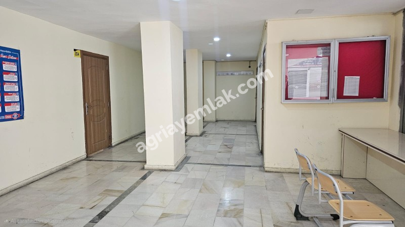 Ağrı Merkezde Satılık Yaklaşık 1500 M2 Kurumsal Kiracılı İş Yeri