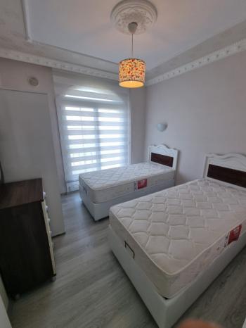 YENİ MAHALLE’DE HAVUZLU SİTE İÇERİSİNDE 2+1 EŞYALI SATILIK DAİRE!