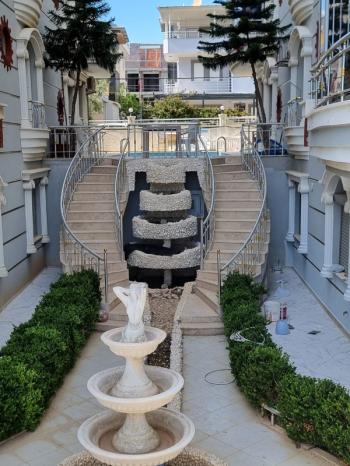 YENİ MAHALLE’DE HAVUZLU SİTE İÇERİSİNDE 2+1 EŞYALI SATILIK DAİRE!