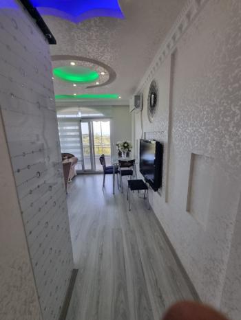 YENİ MAHALLE’DE HAVUZLU SİTE İÇERİSİNDE 2+1 EŞYALI SATILIK DAİRE!