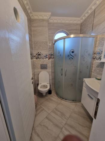 YENİ MAHALLE’DE HAVUZLU SİTE İÇERİSİNDE 2+1 EŞYALI SATILIK DAİRE!
