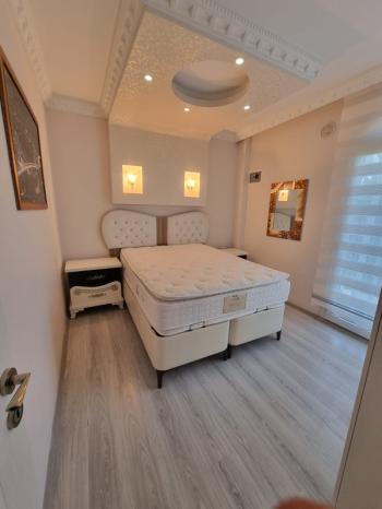 YENİ MAHALLE’DE HAVUZLU SİTE İÇERİSİNDE 2+1 EŞYALI SATILIK DAİRE!