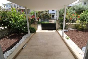 ALTINKUM MAHALLESİ’NDE DENİZE YÜRÜME MESAFESİNDE 3+1 MÜSTAKİL BAHÇELİ SATILIK VİLLA