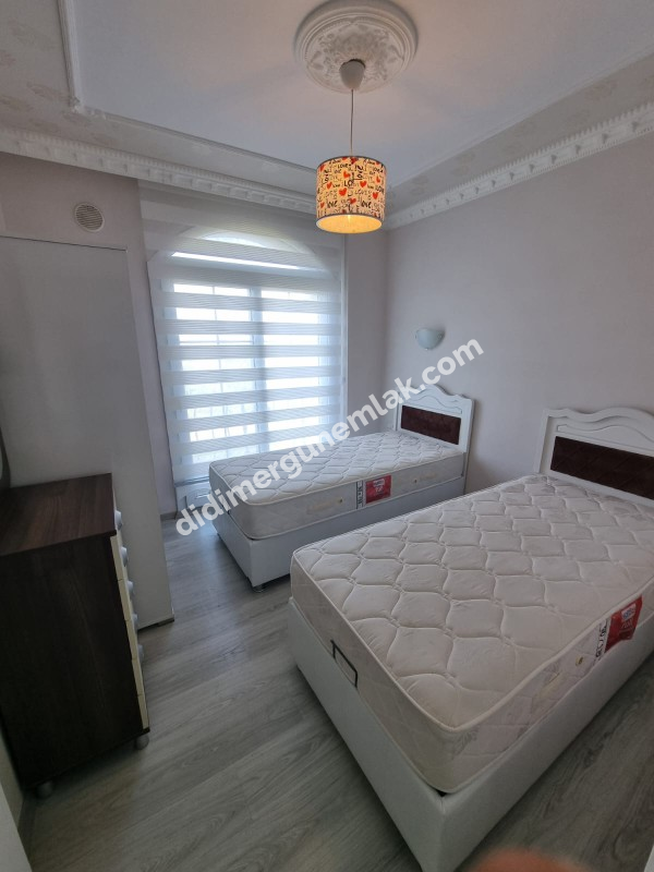 YENİ MAHALLE’DE HAVUZLU SİTE İÇERİSİNDE 2+1 EŞYALI SATILIK DAİRE!