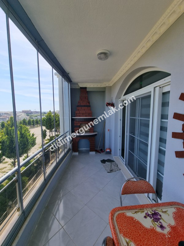 YENİ MAHALLE’DE HAVUZLU SİTE İÇERİSİNDE 2+1 EŞYALI SATILIK DAİRE!