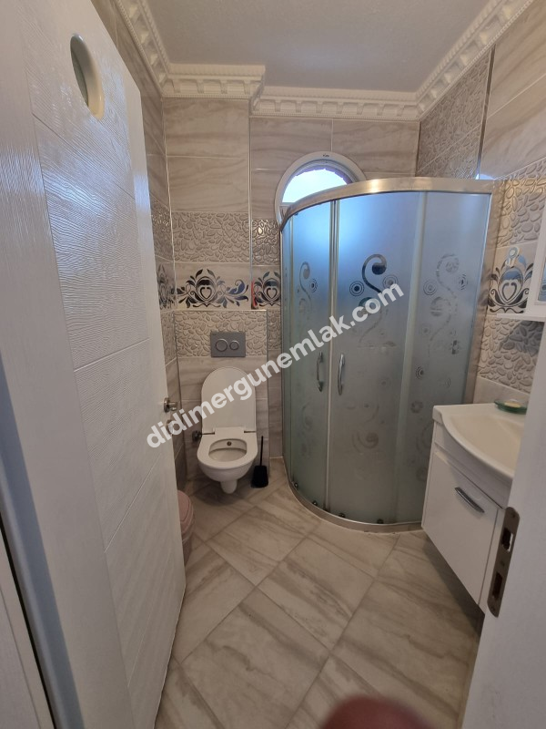 YENİ MAHALLE’DE HAVUZLU SİTE İÇERİSİNDE 2+1 EŞYALI SATILIK DAİRE!