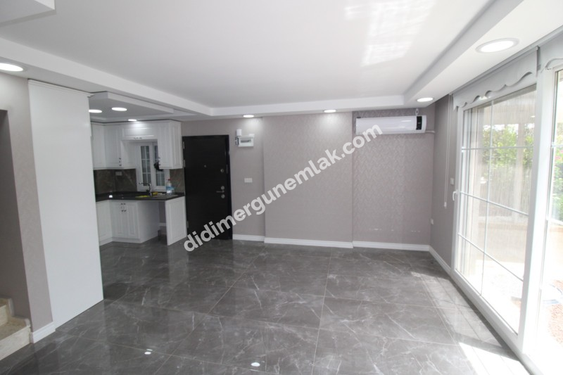 ALTINKUM MAHALLESİ’NDE DENİZE YÜRÜME MESAFESİNDE 3+1 MÜSTAKİL BAHÇELİ SATILIK VİLLA