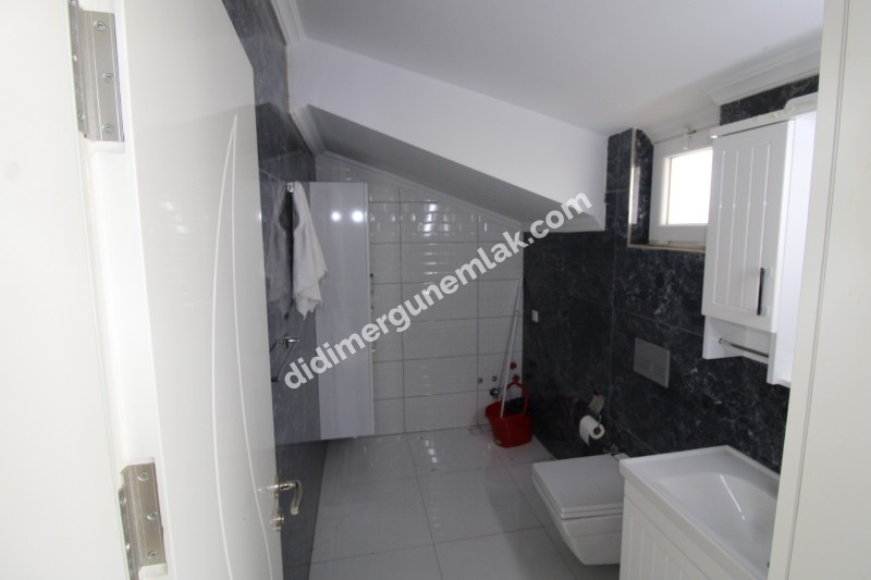 ALTINKUM MAHALLESİ’NDE DENİZE YÜRÜME MESAFESİNDE 3+1 MÜSTAKİL BAHÇELİ SATILIK VİLLA
