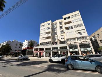 KÖŞKLÜÇİFTLİK'DE ANA YOL ÜZERİNDE TİCARİ İZİNLİ DAİRE 