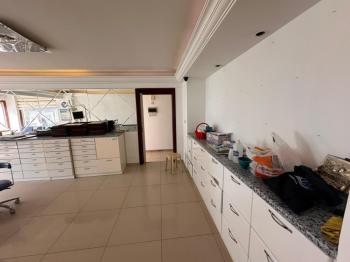 KÖŞKLÜÇİFTLİK'DE ANA YOL ÜZERİNDE TİCARİ İZİNLİ DAİRE 