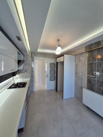 AFYON ÜÇOK EMLAKTAN GAZİ MAH 3+1 113M² SIFIR AYARINDA SATILIK DAİRE 