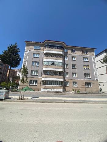 GÜVENAY - ÇORUM ÜÇTUTLAR MAH. ILICA CADDESİ ÜZERİ SATILIK 2+1 DAİRE