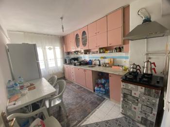 GÜVENAY - ÇORUM ÜÇTUTLAR MAH. ILICA CADDESİ ÜZERİ SATILIK 2+1 DAİRE