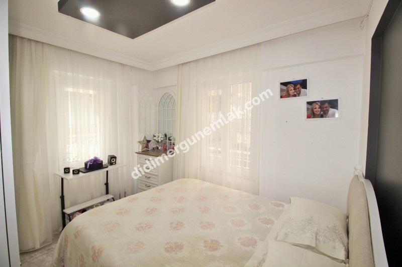 KAÇIRILMAYACAK FIRSAT! ÇAMLIK MAHALLESİ’NDE ZEVKLİ DÖŞENMİŞ EŞYALARIYLA, MÜSTAKİL GİRİŞ VE BAHÇELİ, ÇİFT BALKONLU 2+1 SATILIK DAİRE