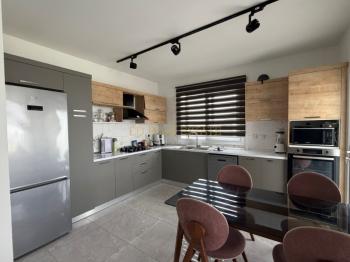 Lefkoşa Gönyeli'de 2 Katlı Binada Full Eşyalı Satılık 3+1 Daire