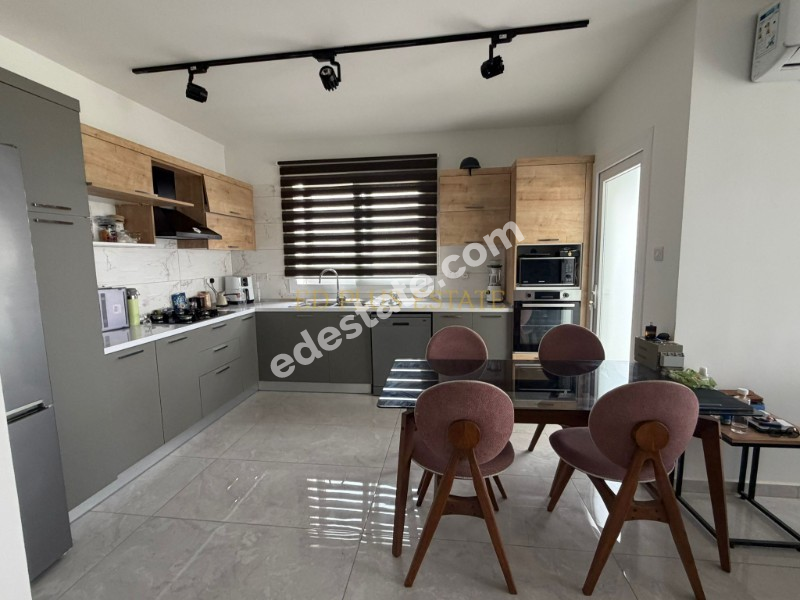 Lefkoşa Gönyeli'de 2 Katlı Binada Full Eşyalı Satılık 3+1 Daire