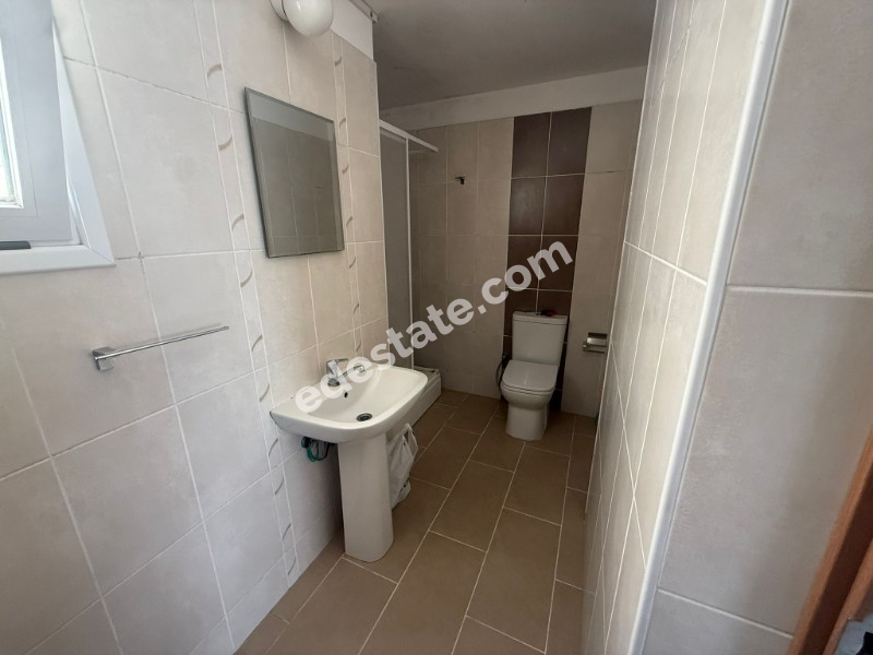 Lefkoşa Ortaköy'de Ebeveyn Banyolu Eşyasız Kiralık 2+1 Daire