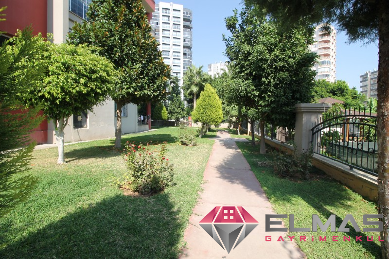 Elmas'tan Tek Blok ,Havuzlu,Doğalgazlı İskanlı,Soli Center Arkası Kaçmaz