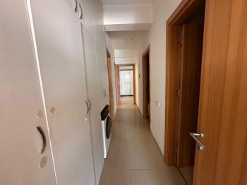 GÖÇMENKÖY'DE ANA CADDE ÜZERİNDE EŞYALI KİRALIK DAİRE 