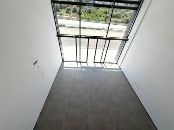 Kıbrıs Girne Edremit Çevreyolu Üzerinde Satılık Deniz ve Dağ Manzaralı Sıfır Dükkan