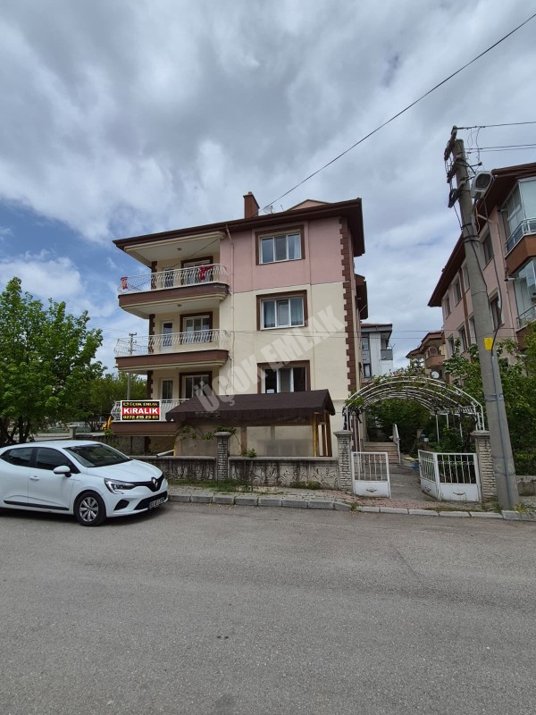 ✨ AFYON ÜÇOK EMLAKTAN MAREŞAL FEVZİ ÇAKMAK MAH 3+1 140M² TEMİZ BAKIMLI KİRALLIK DAİRE ✨