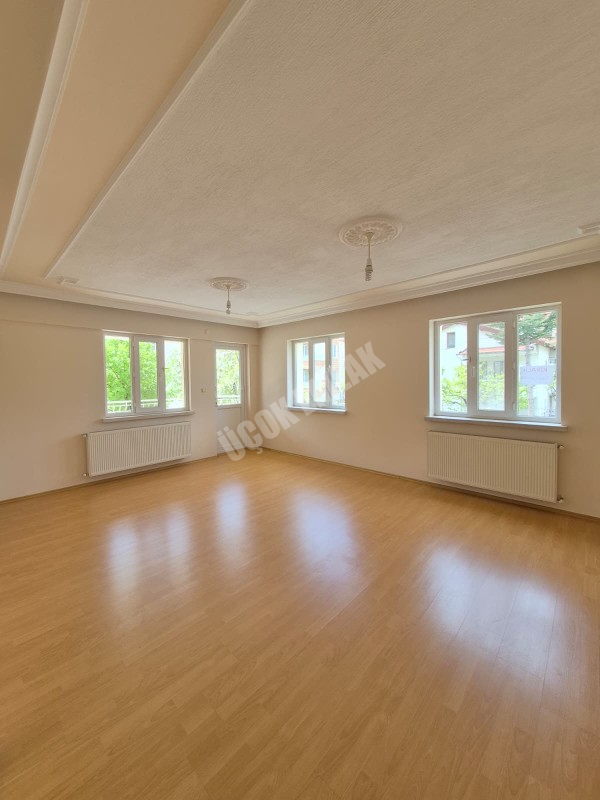  ✨ AFYON ÜÇOK EMLAKTAN MAREŞAL FEVZİ ÇAKMAK MAH 3+1 140M² TEMİZ BAKIMLI KİRALLIK DAİRE ✨