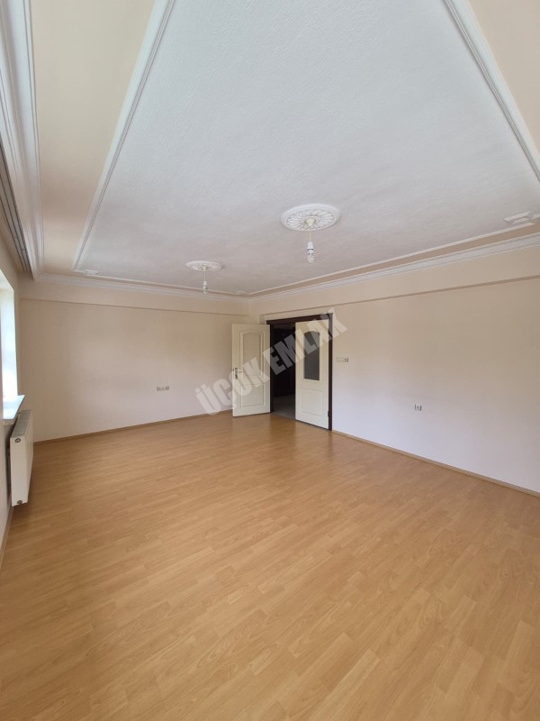  ✨ AFYON ÜÇOK EMLAKTAN MAREŞAL FEVZİ ÇAKMAK MAH 3+1 140M² TEMİZ BAKIMLI KİRALLIK DAİRE ✨