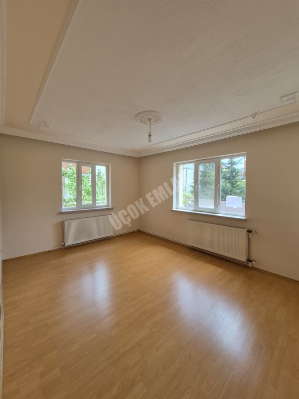  ✨ AFYON ÜÇOK EMLAKTAN MAREŞAL FEVZİ ÇAKMAK MAH 3+1 140M² TEMİZ BAKIMLI KİRALLIK DAİRE ✨