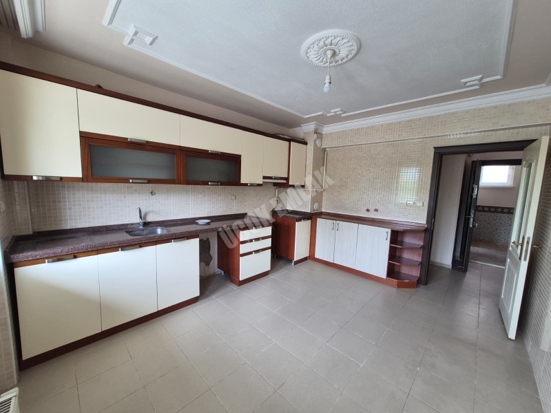  ✨ AFYON ÜÇOK EMLAKTAN MAREŞAL FEVZİ ÇAKMAK MAH 3+1 140M² TEMİZ BAKIMLI KİRALLIK DAİRE ✨