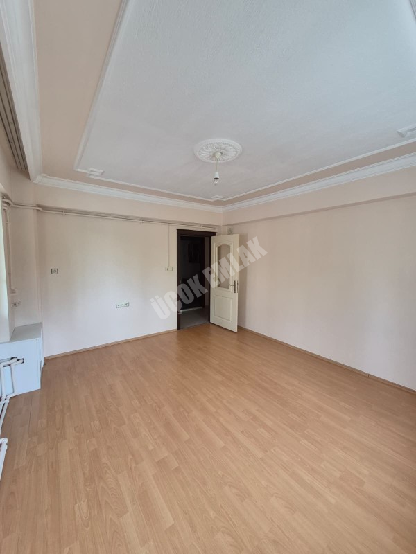  ✨ AFYON ÜÇOK EMLAKTAN MAREŞAL FEVZİ ÇAKMAK MAH 3+1 140M² TEMİZ BAKIMLI KİRALLIK DAİRE ✨