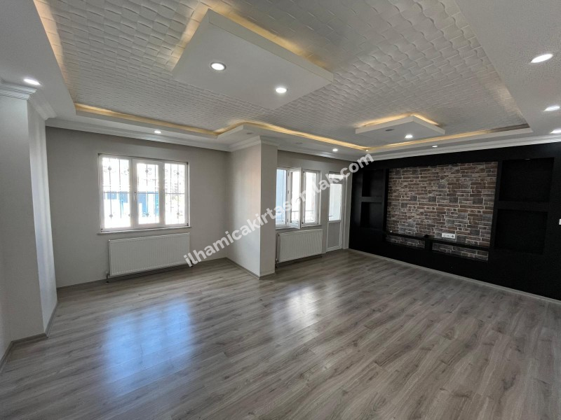 CUMHURİYET MAHALLESİNDE SATILIK GENİŞ 3+1 DAİRE