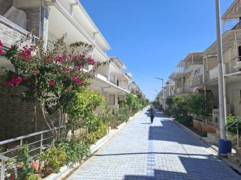 ÇAMLIK MAHALLESİ AYTEPE SİTESİ’NDE PLAJA 200 METRE 3+1 FIRSAT VİLLA