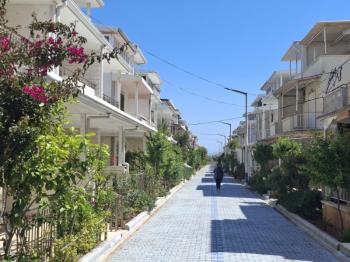 ÇAMLIK MAHALLESİ AYTEPE SİTESİ’NDE PLAJA 200 METRE 3+1 FIRSAT VİLLA