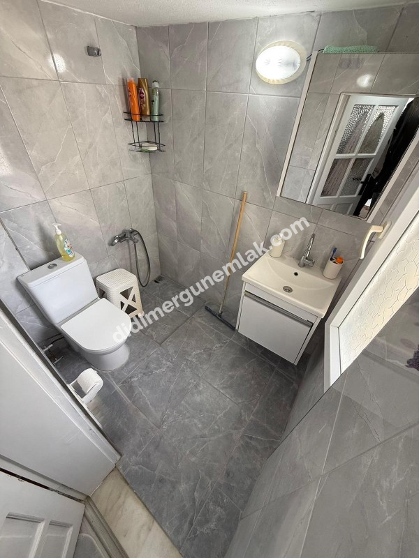 ÇAMLIK MAHALLESİ AYTEPE SİTESİ’NDE PLAJA 200 METRE 3+1 FIRSAT VİLLA