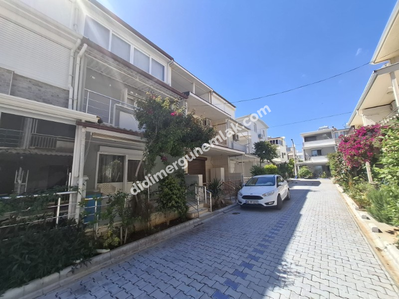 ÇAMLIK MAHALLESİ AYTEPE SİTESİ’NDE PLAJA 200 METRE 3+1 FIRSAT VİLLA