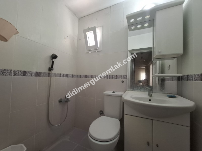 ÇAMLIK MAHALLESİ AYTEPE SİTESİ’NDE PLAJA 200 METRE 3+1 FIRSAT VİLLA