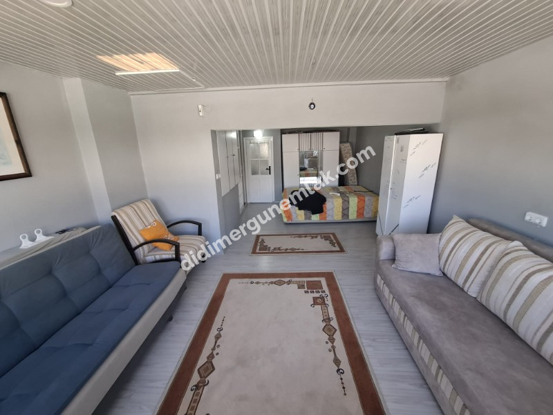 ÇAMLIK MAHALLESİ AYTEPE SİTESİ’NDE PLAJA 200 METRE 3+1 FIRSAT VİLLA