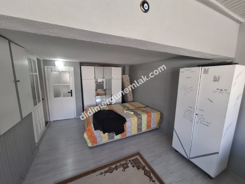 ÇAMLIK MAHALLESİ AYTEPE SİTESİ’NDE PLAJA 200 METRE 3+1 FIRSAT VİLLA