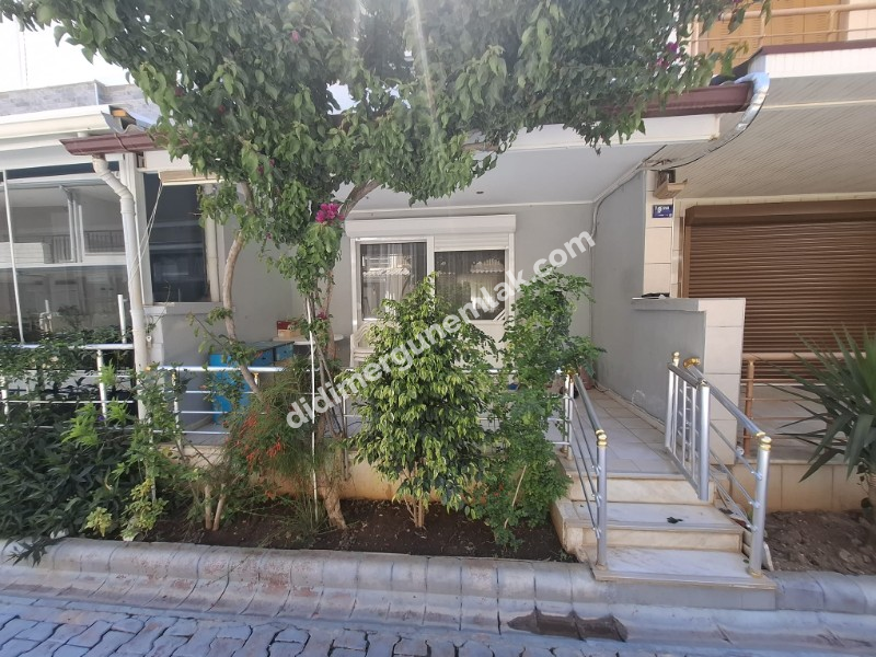 ÇAMLIK MAHALLESİ AYTEPE SİTESİ’NDE PLAJA 200 METRE 3+1 FIRSAT VİLLA