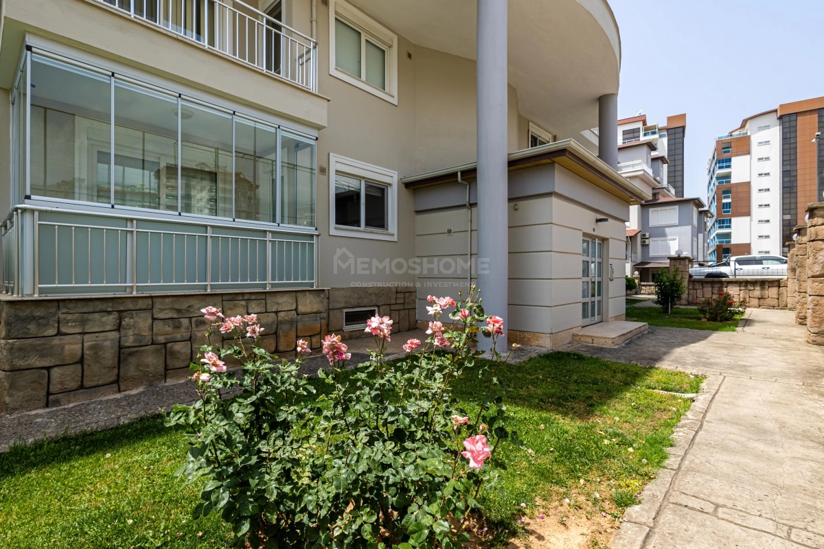 Helios’ta Havuz Manzaralı Geniş 2+1