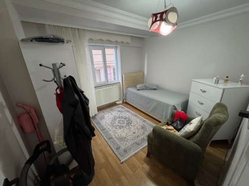 Yeşilpınar'da 80 m2 Balkonlu Arakat Temiz 2+1 Satılık Daire
