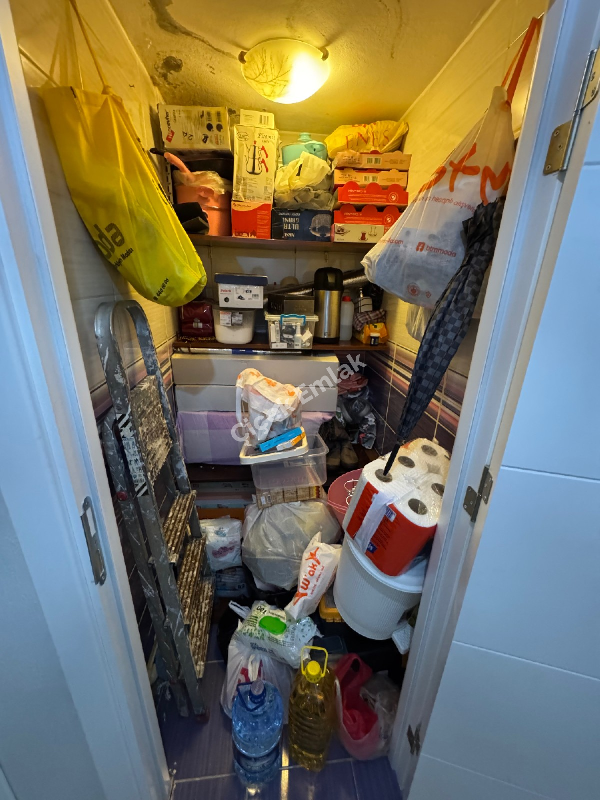 Yeşilpınar'da 80 m2 Balkonlu Arakat Temiz 2+1 Satılık Daire