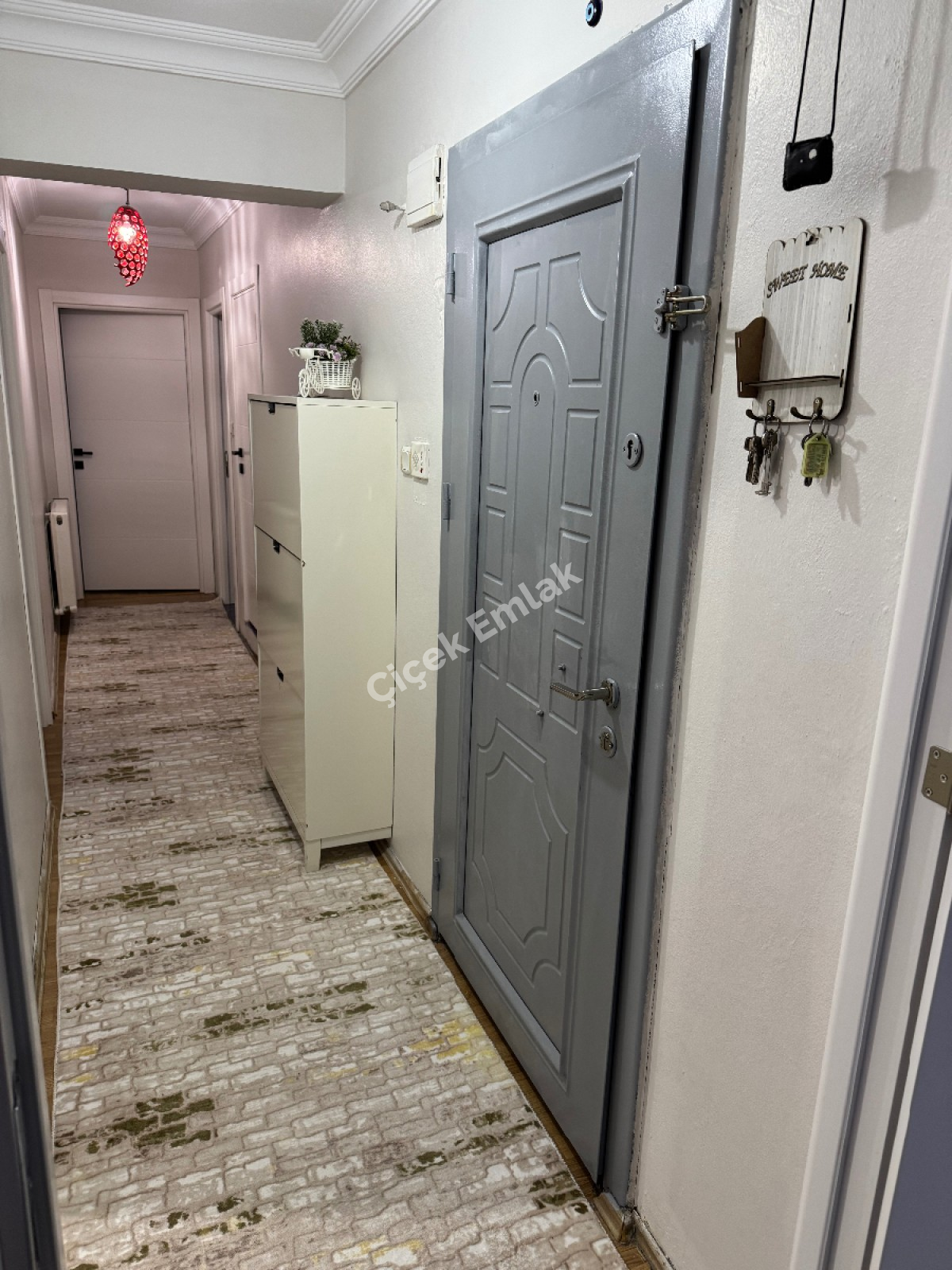 Yeşilpınar'da 80 m2 Balkonlu Arakat Temiz 2+1 Satılık Daire