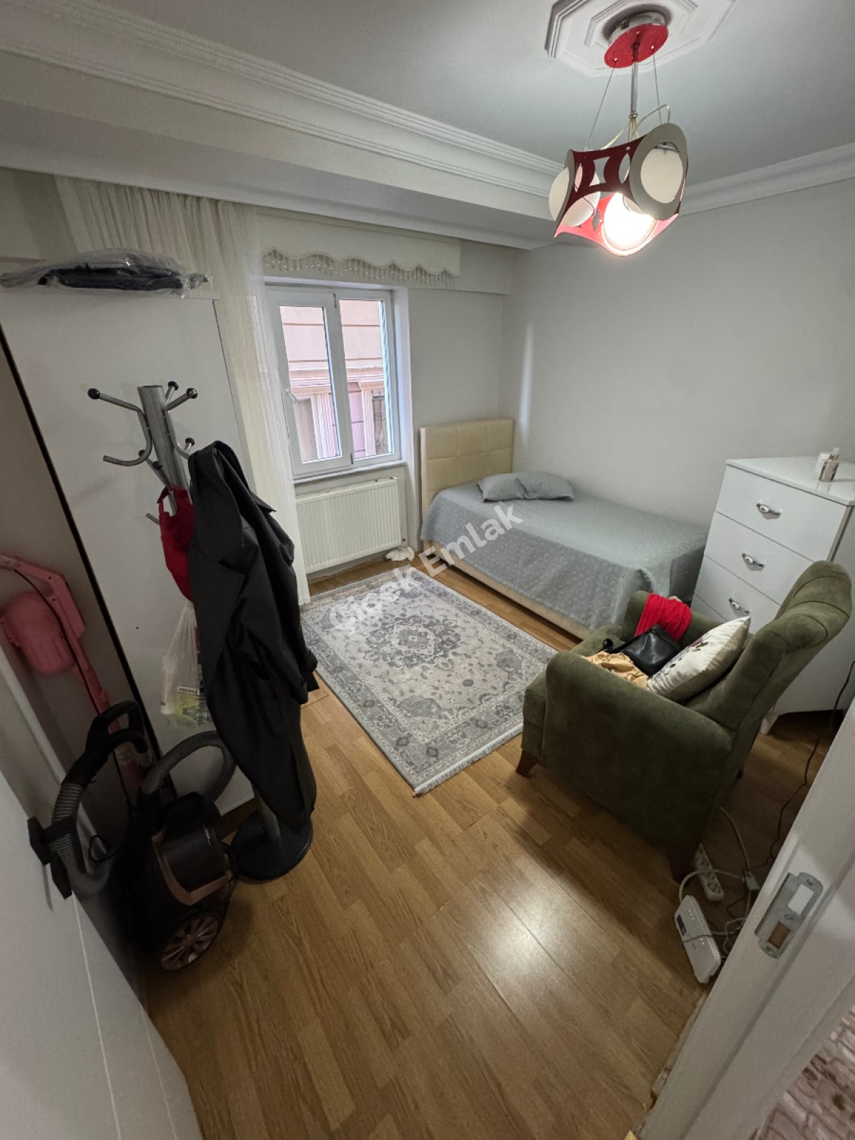 Yeşilpınar'da 80 m2 Balkonlu Arakat Temiz 2+1 Satılık Daire